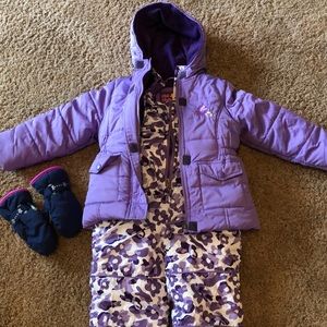 4T great condition snow suit (jacket and pants)